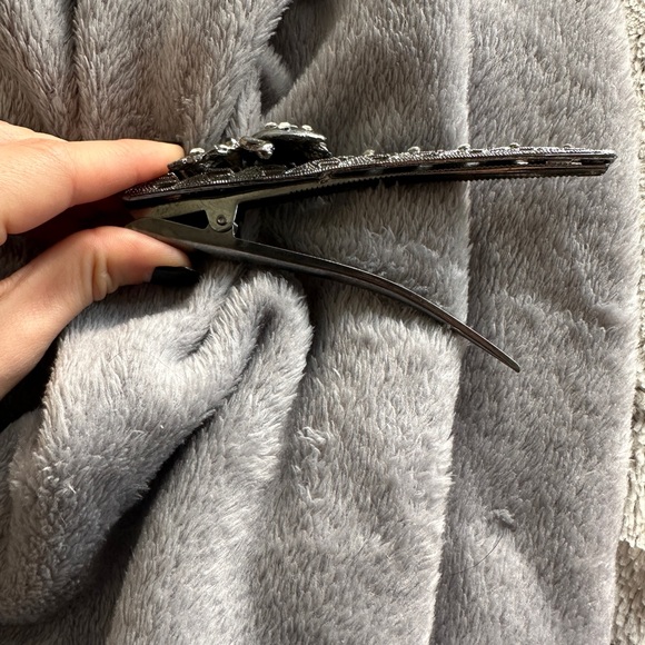 Vintage silver ladybug hairclip - Picture 4 of 8